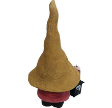 Záhradný trpaslík s lampášom, pohľad zozadu