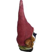 Záhradný trpaslík s lampášom a figúrkou veveričky