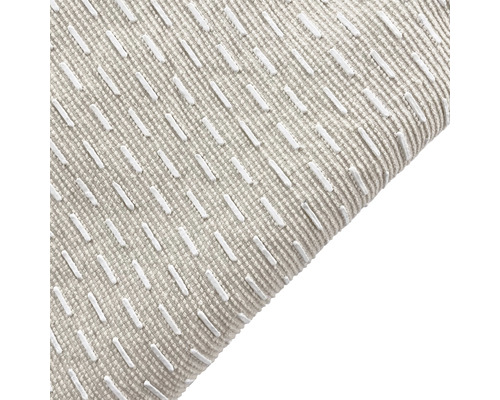 Detail vankúša s výšivkou