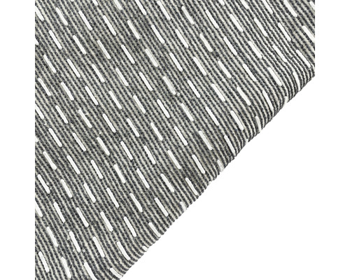 Dekoratívna látka s prúžkovaným vzorom a výšivkou