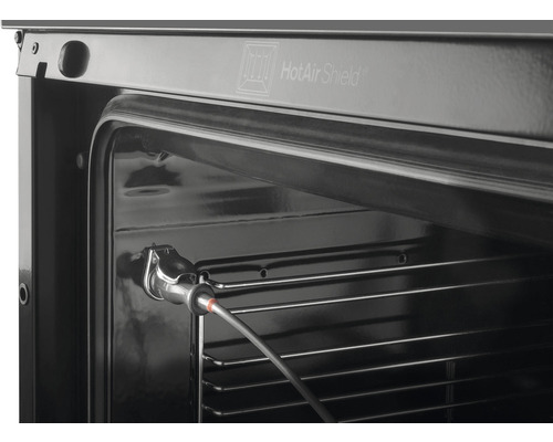 Vnútro rúry s teplotnou sondou a HotAir Shield