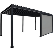 Čierna záhradná pergola s lamelovou strechou a ochranou súkromia