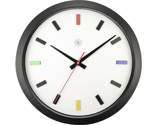 Nástenné hodiny s farebnými značkami a čiernym rámom
