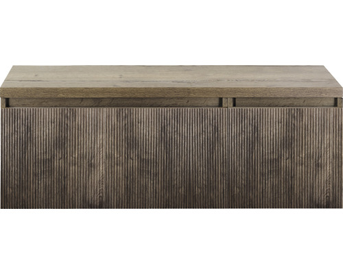 Skrinka pod umývadlo s vertikálne ryhovanou drevenou štruktúrou