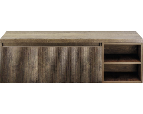 Drevená skrinka s policami a zvisle ryhovanými dvierkami