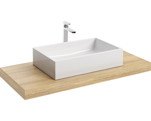 Keramické umývadlo na doske z dreva s vodovodnou batériou