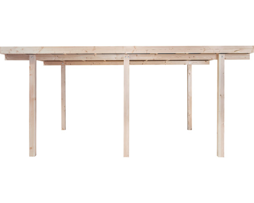 Drevená konštrukcia karportu s niekoľkými podpernými stĺpikmi