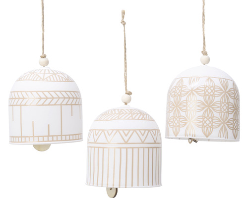Tri biele veterné zvonkohry s rôznymi vzormi a šnúrovým zavesením