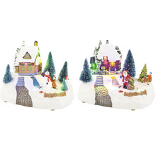 Dekoratívna vianočná krajina s domom, snehuliakom, stromami a Santa Clausom