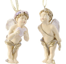 Dva anjelské prívesky so zlatými závesmi, jeden drží srdce.