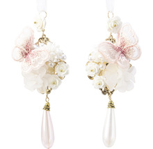 Dva ozdobné závesy s kvetmi, motýľom a príveskom v tvare kvapky