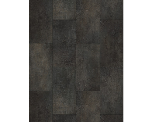 Pokládka tmavých podlahových dlaždíc s jemnou textúrou