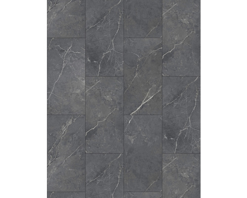 Sivé dlaždice s mramorovým vzhľadom.