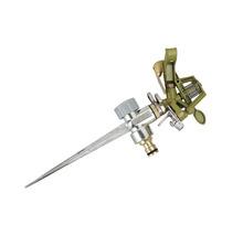 Zavlažovač trávnika so zemným hrotom na zavlažovanie záhrady