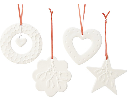 Štyri biele ozdoby na vianočný stromček s červenou slučkou, vrátane kruhu, kvetu, srdca a hviezdy