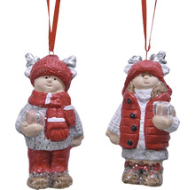 Dve vianočné ozdobné figúrky s červeným oblečením a pútkom na zavesenie