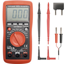 Digitálny multimeter s meracími káblami a zástrčkami
