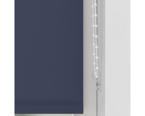 Roleta s retiazkovým ovládaním v okne