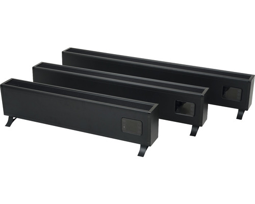 Tri čierne elektrické radiátory s nožičkami