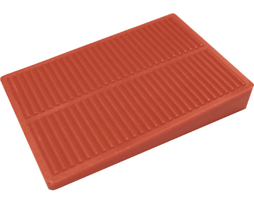 Plastový montážny klin s ryhovaným povrchom