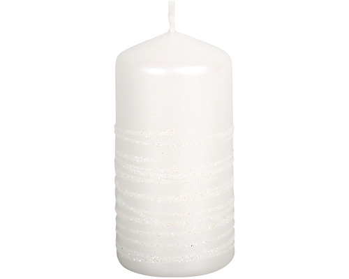 Dekoratívna stĺpová sviečka s horizontálnym reliéfom
