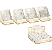 Dekoratívne sviečky na vianočné obdobie v rôznych tvaroch v predajnom displeji