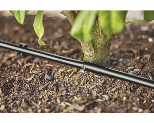 Kvapková zavlažovacia hadica do záhrady s kvapkou vody