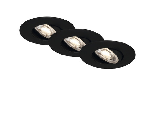 Tri čierne vstavané stropné svietidlá