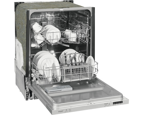 Otvorená umývačka riadu s riadom