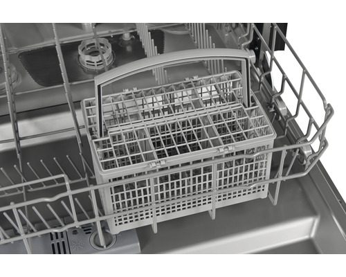 Vnútorný pohľad na umývačku riadu s košom na príbory