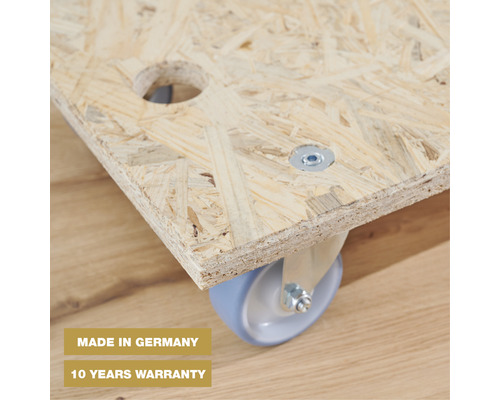 Detailný pohľad na prepravný valček z dreva s otvorom a kolieskom