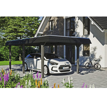 Moderný drevený prístrešok pre auto s automobilom na dláždenom dvore