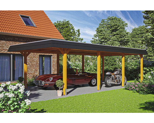 Prístrešok pre auto s automobilom a motocyklom v záhrade