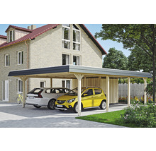 Drevený dvojitý prístrešok pre auto s dvoma zaparkovanými autami pred domom