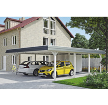 Dvojitý drevený prístrešok pre auto s dvoma zaparkovanými autami pred domom