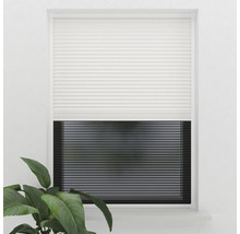 Biela plisovaná roleta na okne pre súkromie a dekoráciu