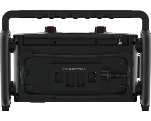 Pohľad zozadu na staveniskové rádio s rukoväťou a ovládacími prvkami