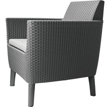 Sivé ratanové kreslo so sedákom do záhrady