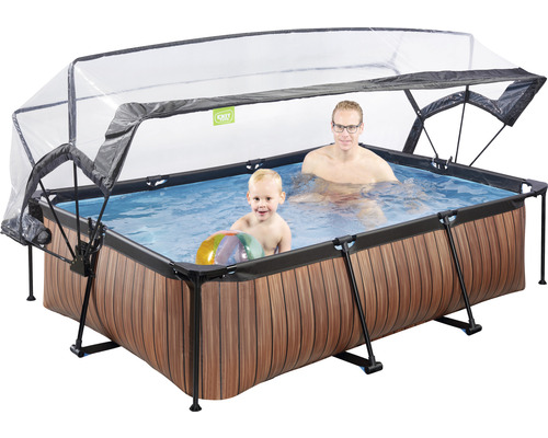 Obdĺžnikový bazén s dizajnom dreva, krytom bazéna a ľuďmi vo vode