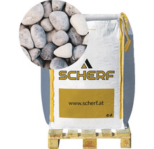 Vrece s okrasným štrkom na palete