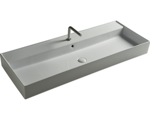 Obdĺžnikové keramické umývadlo na dosku s vodovodnou batériou