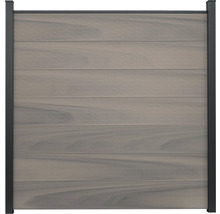 Drevený plot s rámom na ochranu súkromia