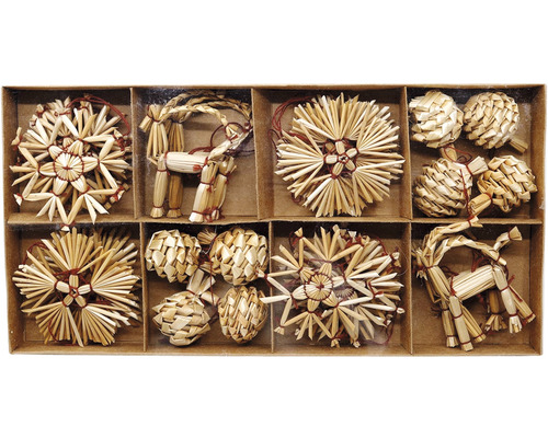 Sada slamených hviezd a príveskov ako vianočné ozdoby