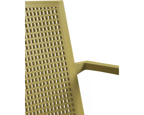 Detail perforovaného kresla s podrúčkou