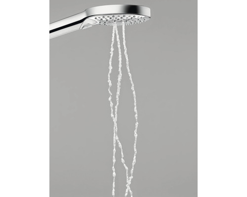 Ručná sprcha s prúdom vody do sprchy alebo vane