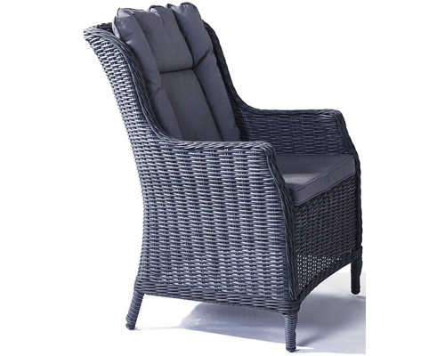 Prútené kreslo s podrúčkami a vankúšmi