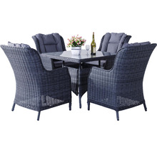 Záhradná sedacia súprava so štyrmi stoličkami a stolom so sklenenou doskou