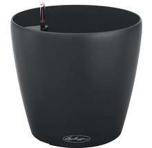 Čierny kvetináč so zavlažovacím systémom