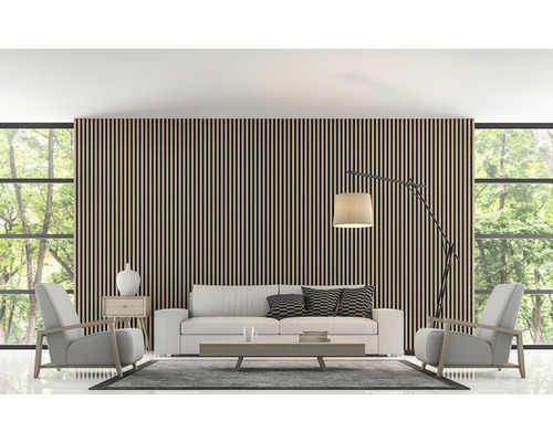 Obývacia izba s nástennými panelmi, pohovkou, kreslami a stojacou lampou pre moderný interiér.