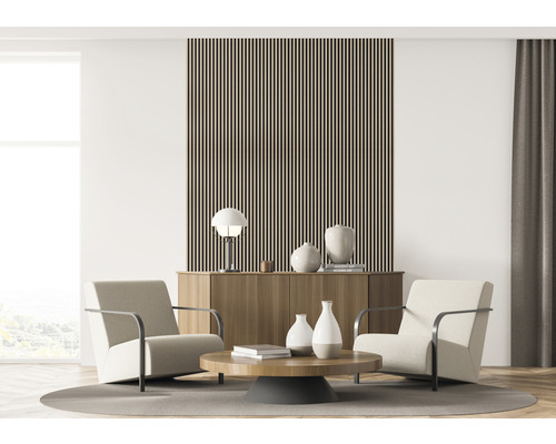 Obývacia izba s dvoma kreslami, konferenčným stolíkom, príborníkom a nástennými panelmi